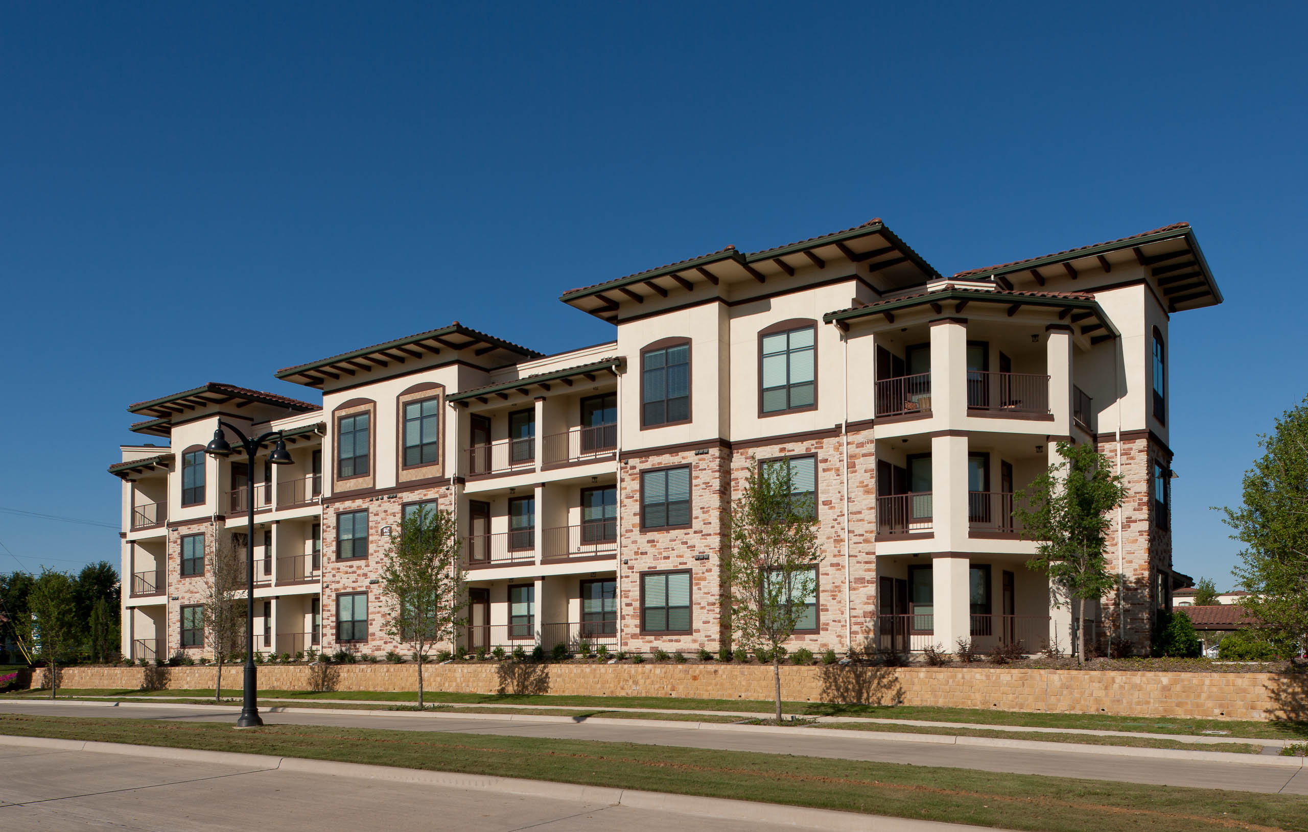 Las Colinas Apartments in Irving TX AMLI at Escena